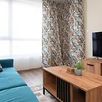 Sea-breeze Retreat Zerini Daire *