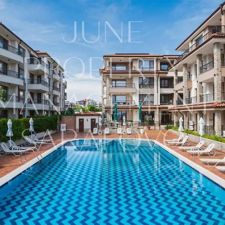 شقة Sea-breeze Retreat Zerini بورغاس